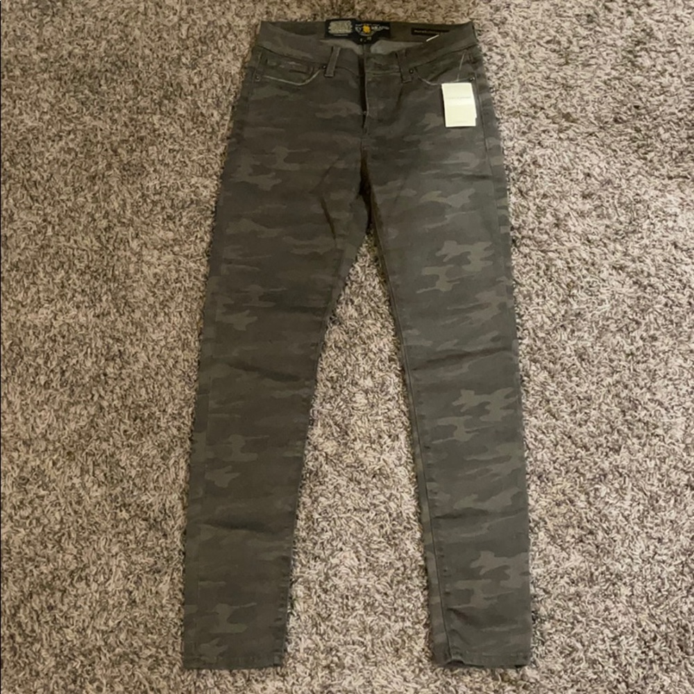 NWT Lucky Brand Camo Brooke Legging Jean